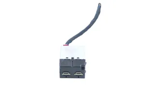 Volvo XC40 Connettore plug in USB 32375814