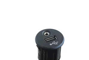 Nissan Juke I F15 USB socket connector 