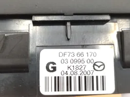 Mazda 2 Interrupteur d'éclairage de la cabine dans le panneau DF7366170