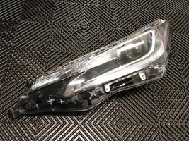 Toyota Corolla E160 E170 Lampa przednia 8115002L70