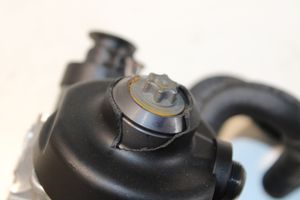 Audi A4 S4 B9 8W Polttoaineen ruiskutuksen suurpainepumppu 04L130755E