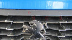 Peugeot 208 Zderzak przedni 111121LKWJ