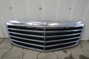 Mercedes-Benz E W124 Atrapa chłodnicy / Grill A2118801783