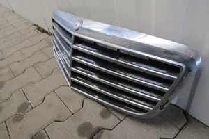 Mercedes-Benz E W124 Atrapa chłodnicy / Grill A2118801783