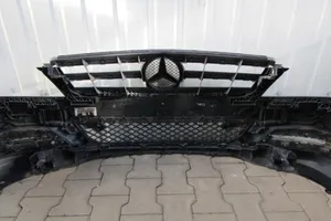 Mercedes-Benz C W204 Передний бампер Zderzak