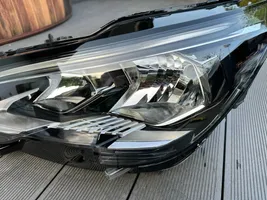 Peugeot 5008 II Lampa przednia 9810478180