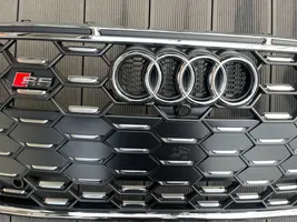 Audi RS5 Etupuskurin ylempi jäähdytinsäleikkö 8W6853651BQ