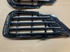 Volkswagen Touareg II Grille antibrouillard avant 7P6853666G