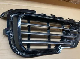 Volkswagen Touareg II Grille antibrouillard avant 7P6853666G