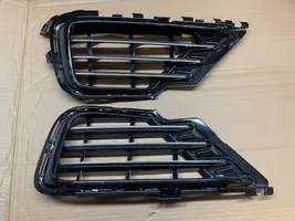 Volkswagen Touareg II Grille antibrouillard avant 7P6853666G