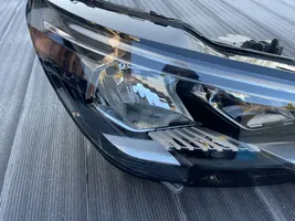 Peugeot 5008 II Lampa przednia 9810478080