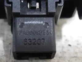 Nissan Pulsar Otros interruptores/perillas/selectores 63207