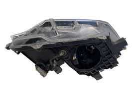 Toyota RAV 4 (XA40) Lampa przednia W3049K02