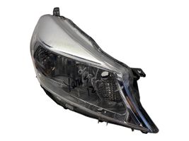 Toyota Yaris Lampa przednia 0D79