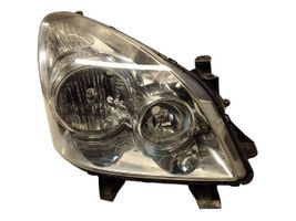 Toyota Corolla Verso AR10 Lampa przednia 811300F010