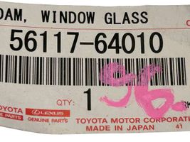 Toyota Camry VIII XV70  Takaoven ikkunalasin kumitiiviste 5611764010
