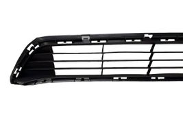 Toyota Avensis T270 Front bumper lower grill 5311205100