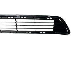 Toyota Avensis T270 Front bumper lower grill 5311205100