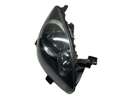 Toyota Aygo AB10 Lampa przednia 811100H010