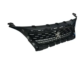 Peugeot 5008 II Maskownica / Grill / Atrapa górna chłodnicy 9815317777