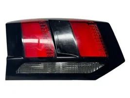 Peugeot 5008 II Lampy tylnej klapy bagażnika 9811027880