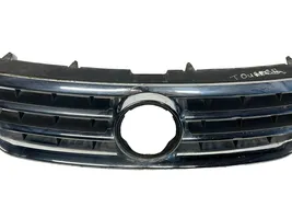 Volkswagen Touareg I Grille calandre supérieure de pare-chocs avant 7L6853651A