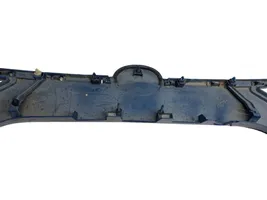 Toyota Avensis T270 Verkleidung Heckklappe Kofferraumdeckel 7681105140