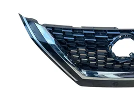 Nissan Qashqai J12 Grille calandre supérieure de pare-chocs avant 623106UAA