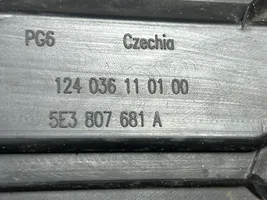 Skoda Octavia Mk3 (5E) Etusumuvalon ritilä 5E3807681A