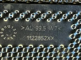 Citroen C5 Aircross Moottorin alustan välipohjan roiskesuoja 9818834580