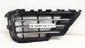 Volkswagen Touareg II Pretmiglas luktura dekoratīvais režģis 7P6853666