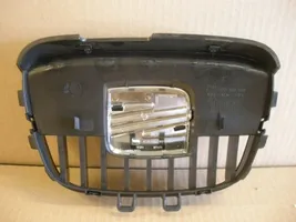 Seat Arosa Grille calandre supérieure de pare-chocs avant 