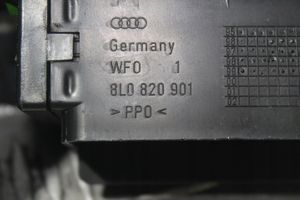 Audi A3 S3 8L Boczna kratka nawiewu deski rozdzielczej 8L0820901