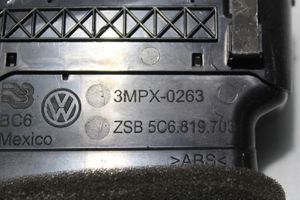 Volkswagen Jetta VI Kojelaudan sivutuuletussuuttimen kehys 5C6819703