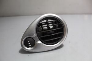 Renault Clio III Garniture, panneau de grille d'aération latérale 