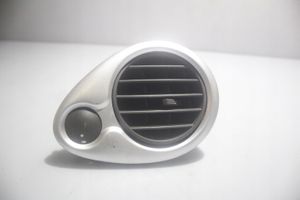 Renault Clio III Garniture, panneau de grille d'aération latérale 