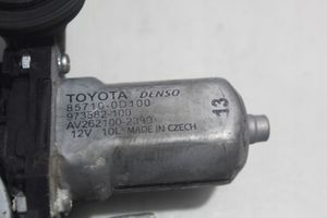 Toyota Auris 150 Takaikkunan nostomekanismi ilman moottoria AV262100-2330