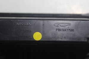 Nissan Qashqai Gniazdo 12V przednie 