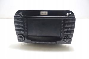 Mercedes-Benz S W220 Radio/CD/DVD/GPS-pääyksikkö 