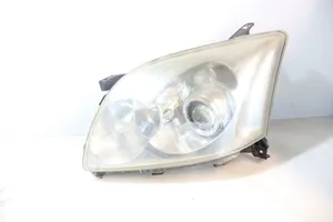 Toyota Avensis Verso Lampa przednia 