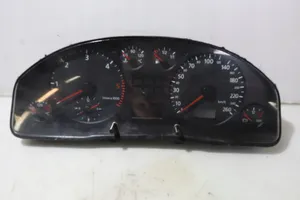 Audi A6 S6 C5 4B Horloge 