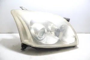 Toyota Avensis Verso Lampa przednia 