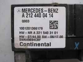 Mercedes-Benz E A207 Unité de commande / module de pompe à carburant A2124400414