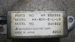 Mitsubishi Pajero Antenos stiprintuvas MR952559