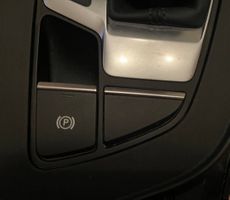 Audi A4 S4 B9 Muu keskikonsolin (tunnelimalli) elementti 8W0862533