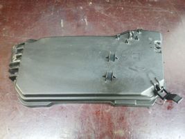 Mercedes-Benz C W204 Tapa de caja de fusibles A2045400082