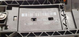 Mercedes-Benz C W204 Etuoven ulkokahvan kehys A2047602234