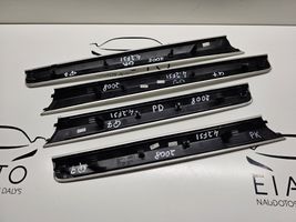 Audi Q7 4L Set di rivestimento del pannello della portiera 4L0867409