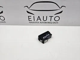 BMW X6 E71 Takaluukun avauskytkimen painike/kytkin 8375580