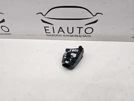 Volvo V50 Pulsanti/interruttori sul volante 30710722